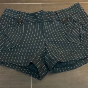 Fleurish Ladies Black Shorts Size 3 with 2 Pockets